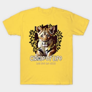 Circle of Life has got me dizzy (lion cub inside leafy frame) T-Shirt